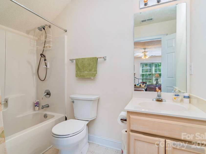 13535 Glencreek Lane, Huntersville, NC 28078.  MLS# CAR4292524, YatesRealty ID 32750. Full Bathroom 3- 2nd FROG