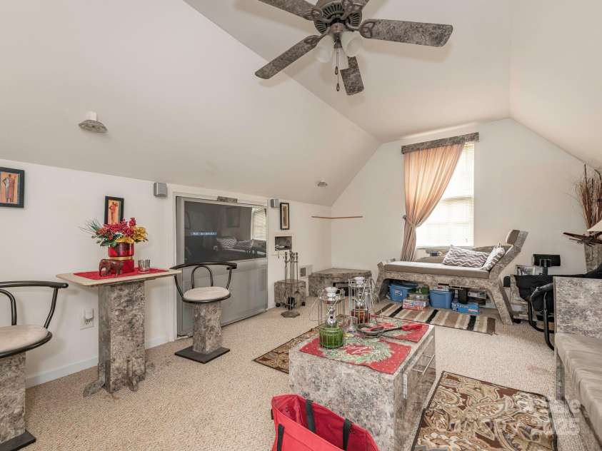 7941 Mossycup Drive, Charlotte, NC 28215.  MLS# CAR4292875, YatesRealty ID 32751. Bonus Room