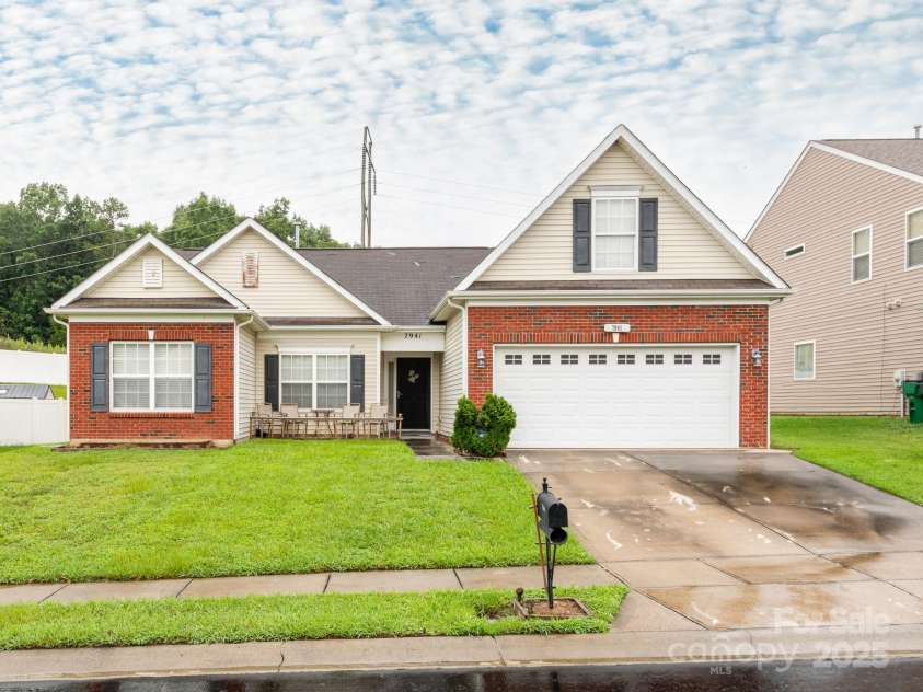 7941 Mossycup Drive, Charlotte, NC 28215.  MLS# CAR4292875, YatesRealty ID 32751. Front Exterior