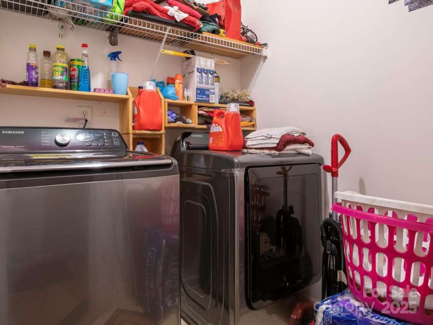 7941 Mossycup Drive, Charlotte, NC 28215.  MLS# CAR4292875, YatesRealty ID 32751. Laundry Room