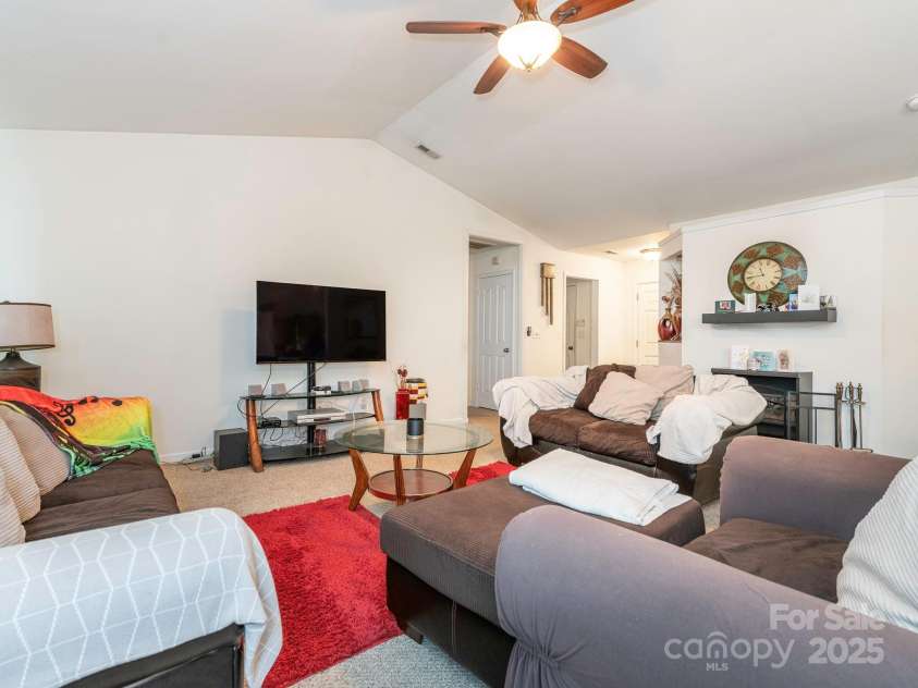 7941 Mossycup Drive, Charlotte, NC 28215.  MLS# CAR4292875, YatesRealty ID 32751. Living Room