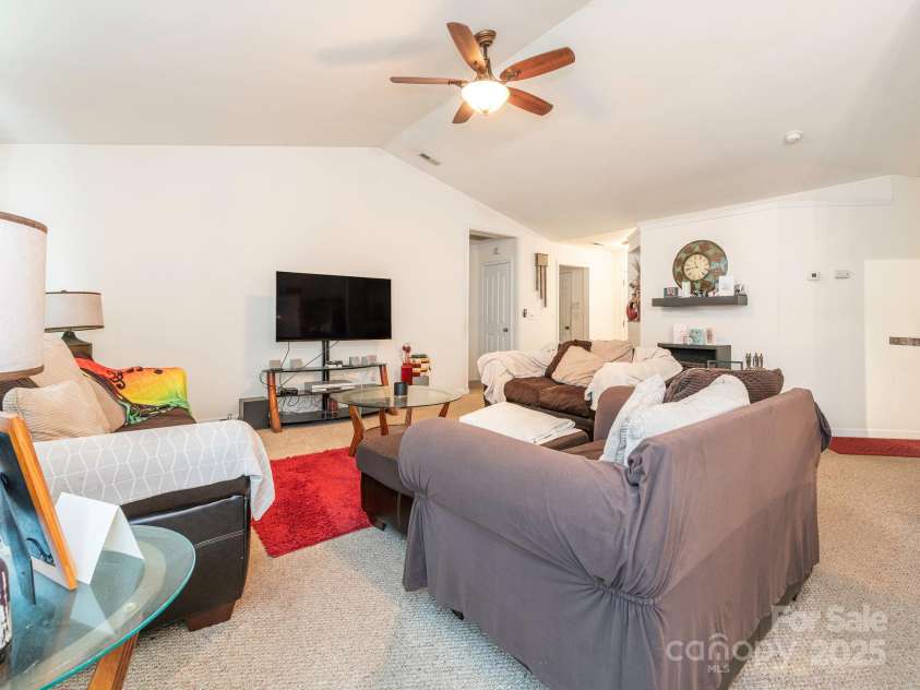 7941 Mossycup Drive, Charlotte, NC 28215.  MLS# CAR4292875, YatesRealty ID 32751. Living Room