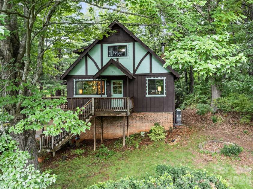 33 Wenlock Way, Waynesville, NC 28785.  MLS# CAR4390311, YatesRealty ID 32753. 