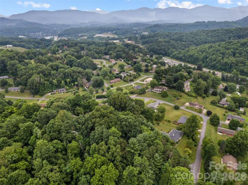 33 Wenlock Way, Waynesville, NC 28785.  MLS# CAR4390311, YatesRealty ID 32753. 
