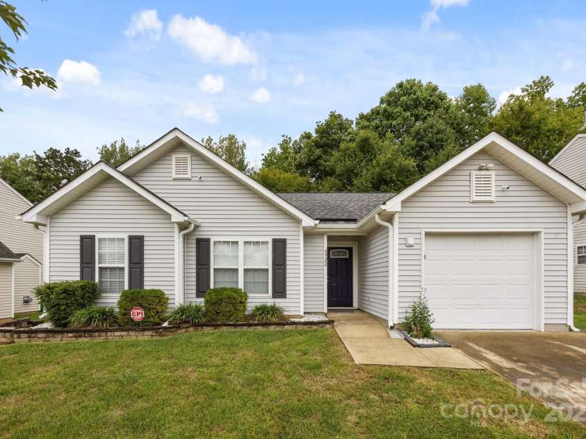 6922 Murray Grey Lane, Charlotte, NC 28273.  MLS# CAR4291045, YatesRealty ID 32753. 