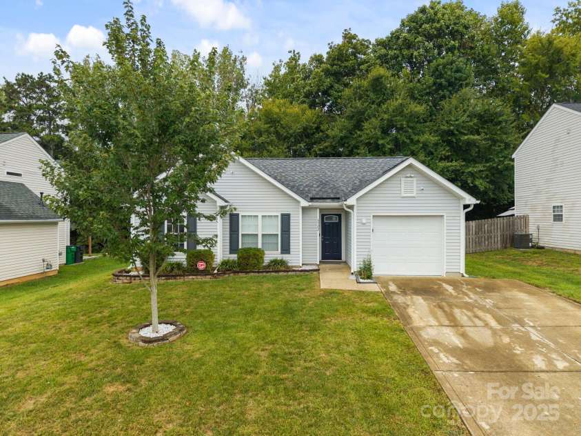 6922 Murray Grey Lane, Charlotte, NC 28273.  MLS# CAR4291045, YatesRealty ID 32753. 