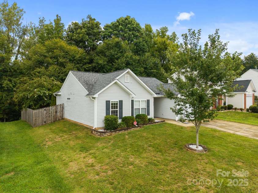 6922 Murray Grey Lane, Charlotte, NC 28273.  MLS# CAR4291045, YatesRealty ID 32753. 