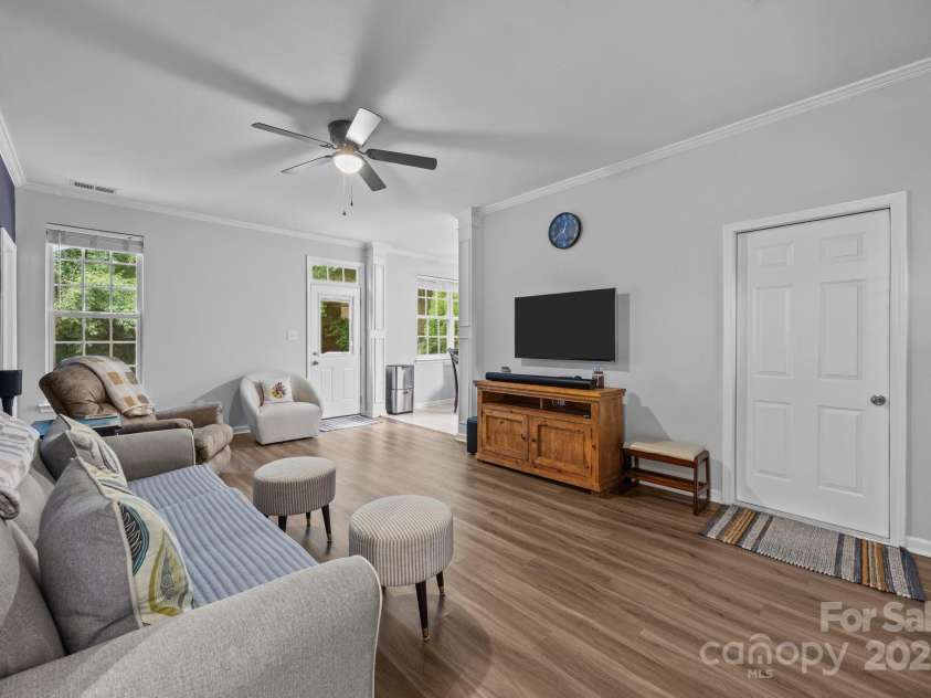 6922 Murray Grey Lane, Charlotte, NC 28273.  MLS# CAR4291045, YatesRealty ID 32753. 
