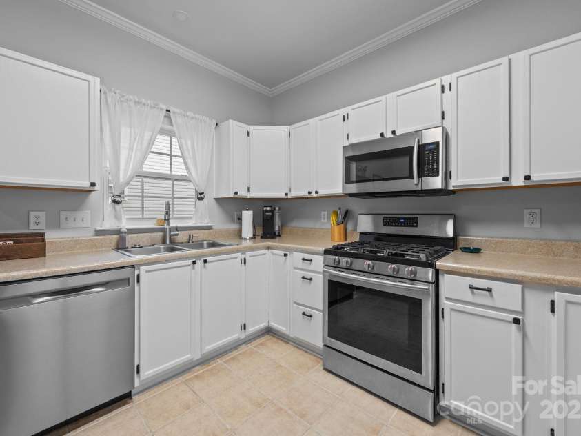 6922 Murray Grey Lane, Charlotte, NC 28273.  MLS# CAR4291045, YatesRealty ID 32753. 