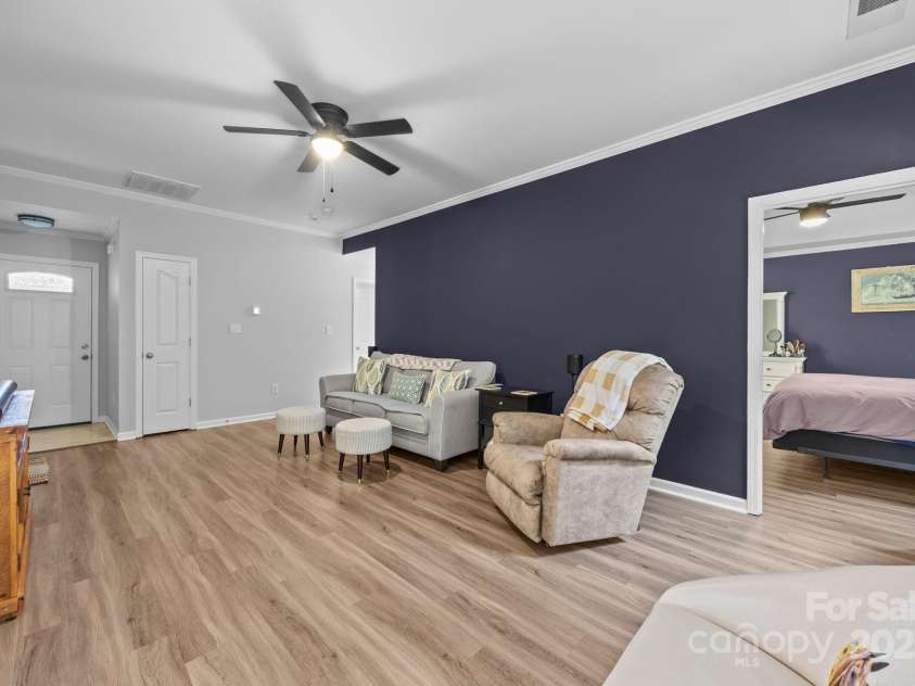 6922 Murray Grey Lane, Charlotte, NC 28273.  MLS# CAR4291045, YatesRealty ID 32753. 