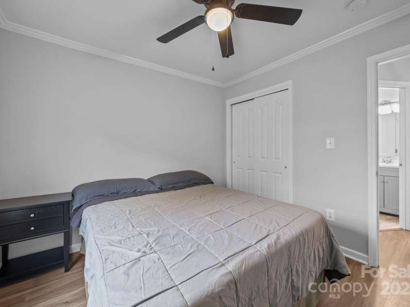 6922 Murray Grey Lane, Charlotte, NC 28273.  MLS# CAR4291045, YatesRealty ID 32753. 