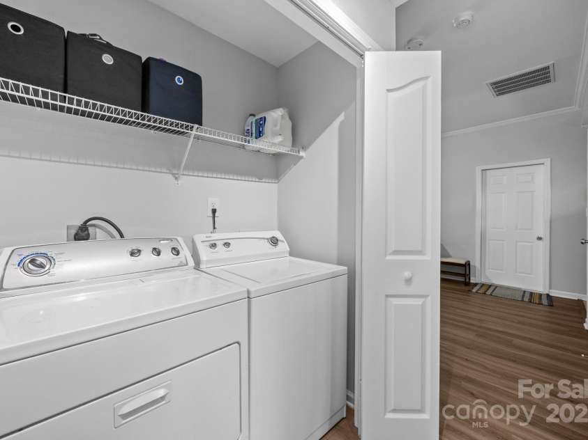 6922 Murray Grey Lane, Charlotte, NC 28273.  MLS# CAR4291045, YatesRealty ID 32753. 