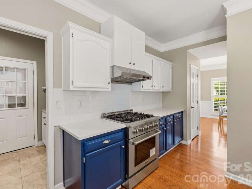 6202 Hickory Cove Lane, Charlotte, NC 28269.  MLS# CAR4392908, YatesRealty ID 32754. 