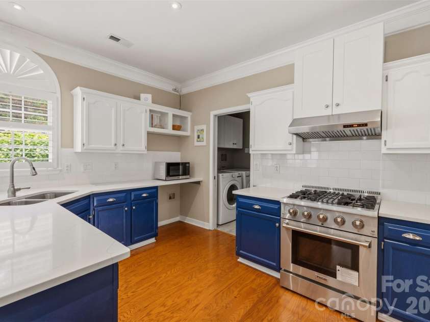 6202 Hickory Cove Lane, Charlotte, NC 28269.  MLS# CAR4392908, YatesRealty ID 32754. 