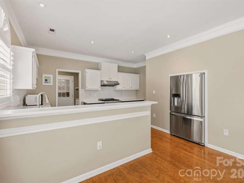 6202 Hickory Cove Lane, Charlotte, NC 28269.  MLS# CAR4392908, YatesRealty ID 32754. 