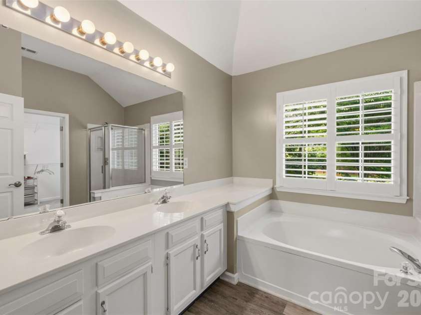 6202 Hickory Cove Lane, Charlotte, NC 28269.  MLS# CAR4392908, YatesRealty ID 32754. 