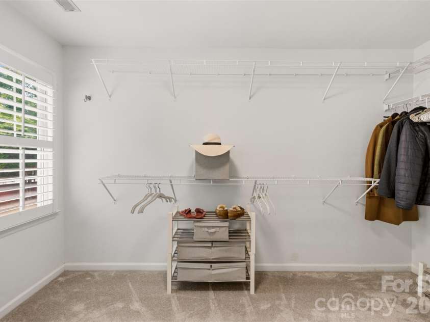 6202 Hickory Cove Lane, Charlotte, NC 28269.  MLS# CAR4392908, YatesRealty ID 32754. 
