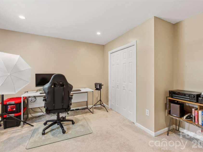 6202 Hickory Cove Lane, Charlotte, NC 28269.  MLS# CAR4392908, YatesRealty ID 32754. 