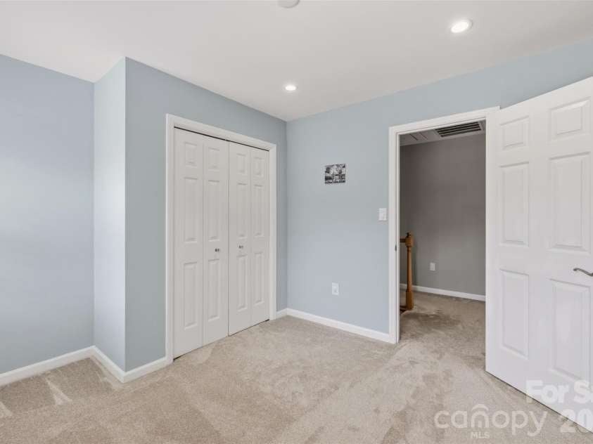 6202 Hickory Cove Lane, Charlotte, NC 28269.  MLS# CAR4392908, YatesRealty ID 32754. 