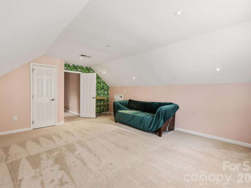 6202 Hickory Cove Lane, Charlotte, NC 28269.  MLS# CAR4392908, YatesRealty ID 32754. 