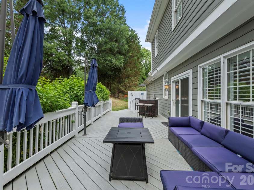 6202 Hickory Cove Lane, Charlotte, NC 28269.  MLS# CAR4392908, YatesRealty ID 32754. 