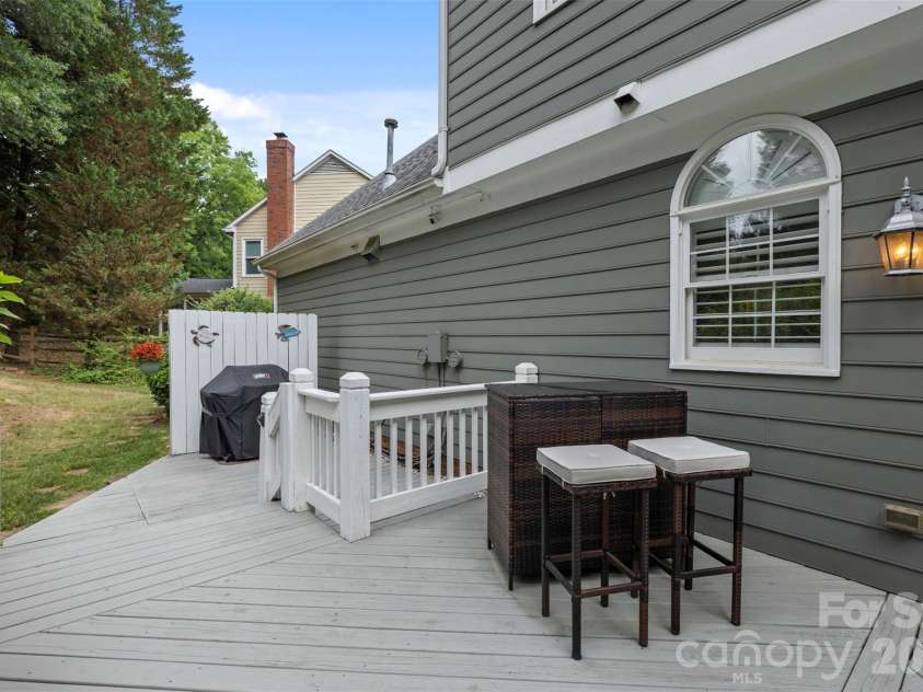 6202 Hickory Cove Lane, Charlotte, NC 28269.  MLS# CAR4392908, YatesRealty ID 32754. 