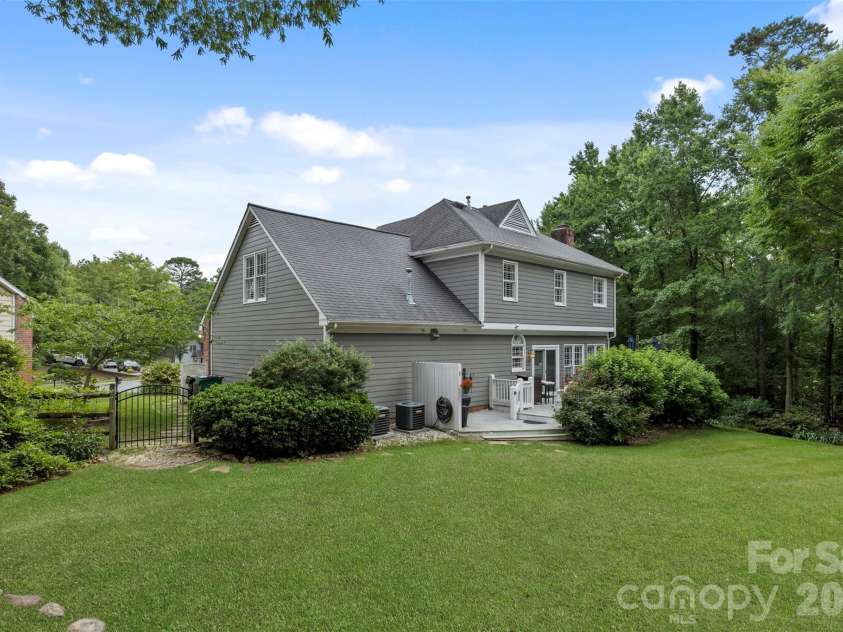 6202 Hickory Cove Lane, Charlotte, NC 28269.  MLS# CAR4392908, YatesRealty ID 32754. 