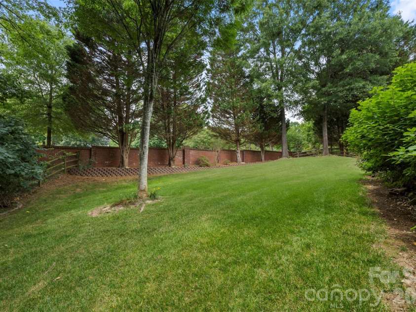 6202 Hickory Cove Lane, Charlotte, NC 28269.  MLS# CAR4392908, YatesRealty ID 32754. 