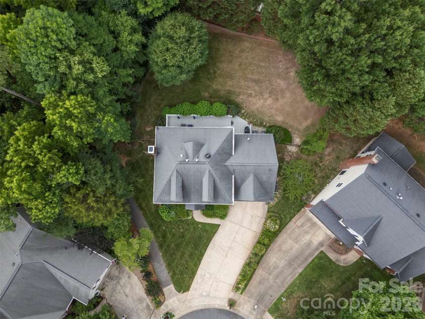 6202 Hickory Cove Lane, Charlotte, NC 28269.  MLS# CAR4392908, YatesRealty ID 32754. 