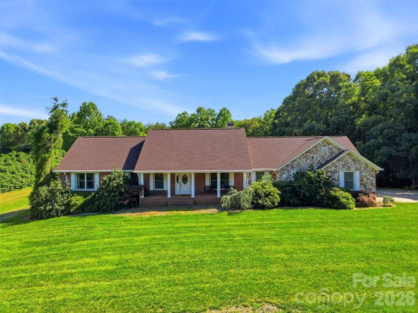 6181 Willowbottom Road, Hickory, NC 28602.  MLS# CAR4382562, YatesRealty ID 32755. 