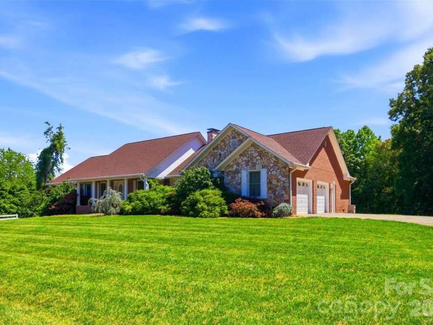 6181 Willowbottom Road, Hickory, NC 28602.  MLS# CAR4382562, YatesRealty ID 32755. 
