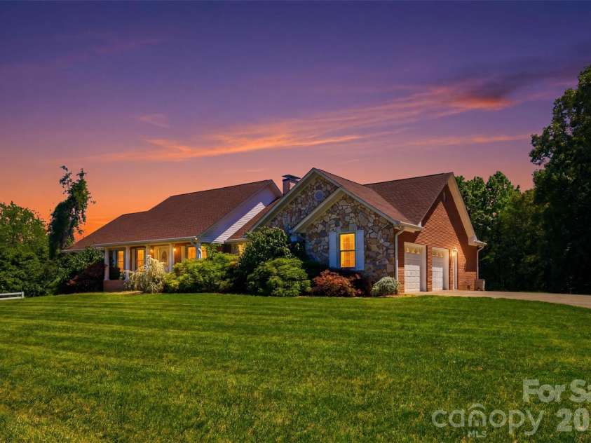 6181 Willowbottom Road, Hickory, NC 28602.  MLS# CAR4382562, YatesRealty ID 32755. 