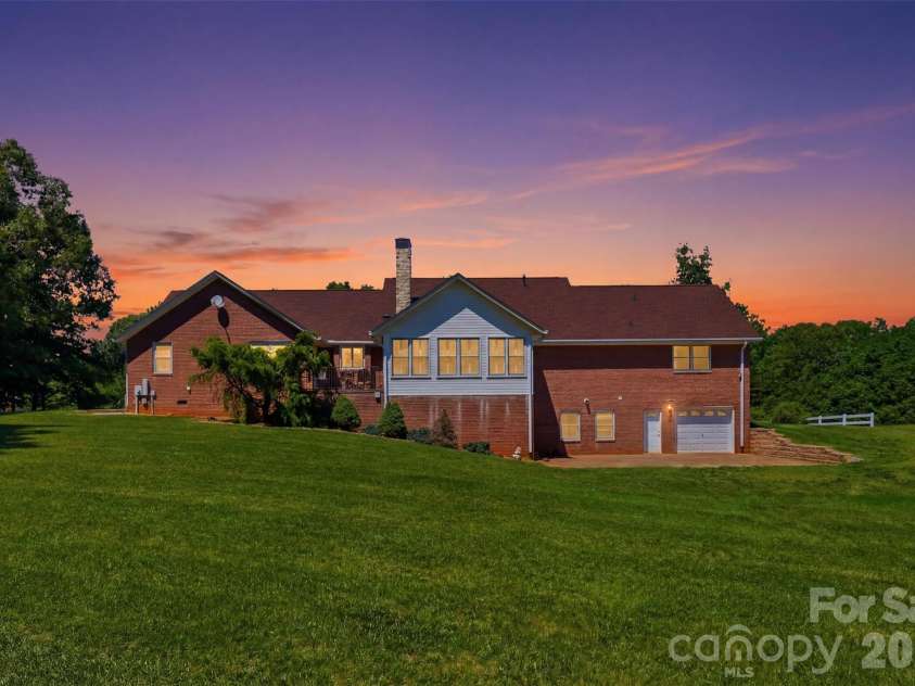 6181 Willowbottom Road, Hickory, NC 28602.  MLS# CAR4382562, YatesRealty ID 32755. 