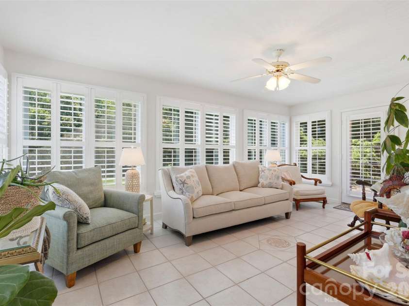 6181 Willowbottom Road, Hickory, NC 28602.  MLS# CAR4382562, YatesRealty ID 32755. 