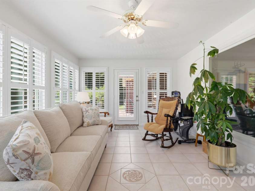6181 Willowbottom Road, Hickory, NC 28602.  MLS# CAR4382562, YatesRealty ID 32755. 