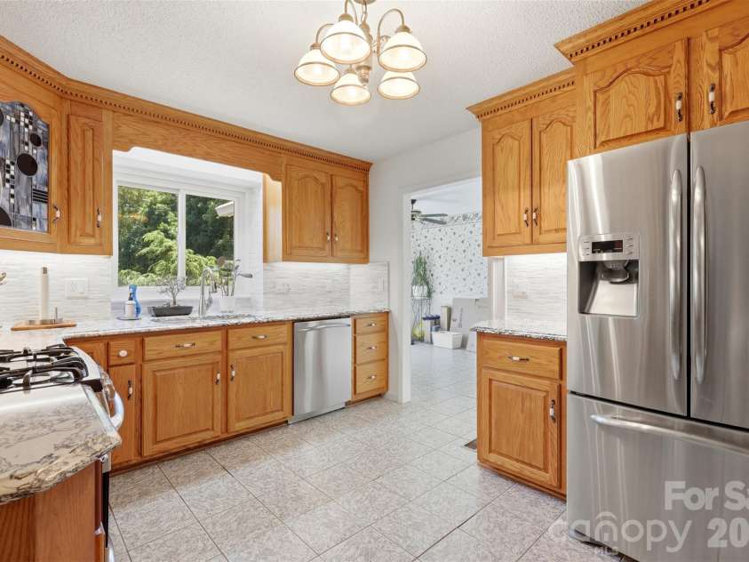 6181 Willowbottom Road, Hickory, NC 28602.  MLS# CAR4382562, YatesRealty ID 32755. 