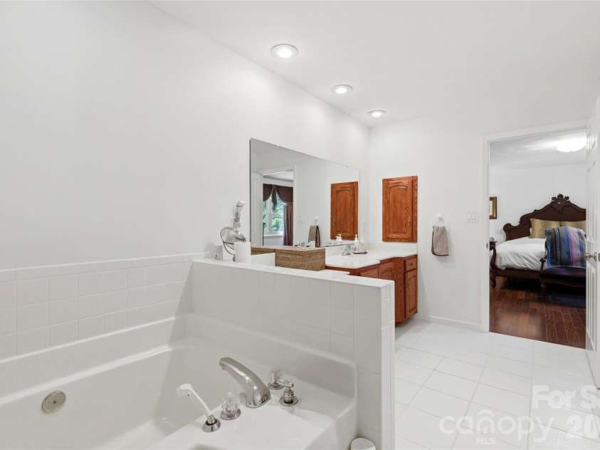 6181 Willowbottom Road, Hickory, NC 28602.  MLS# CAR4382562, YatesRealty ID 32755. 