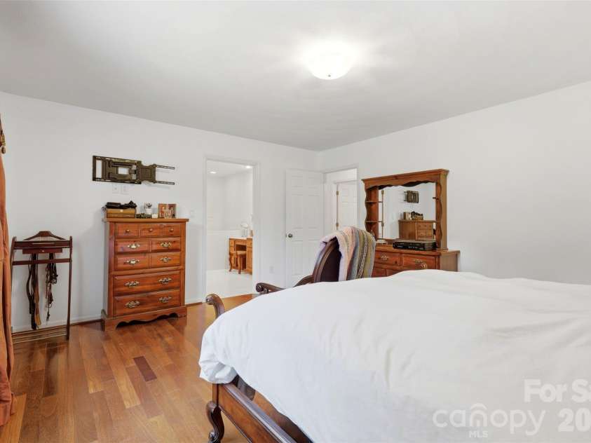 6181 Willowbottom Road, Hickory, NC 28602.  MLS# CAR4382562, YatesRealty ID 32755. 
