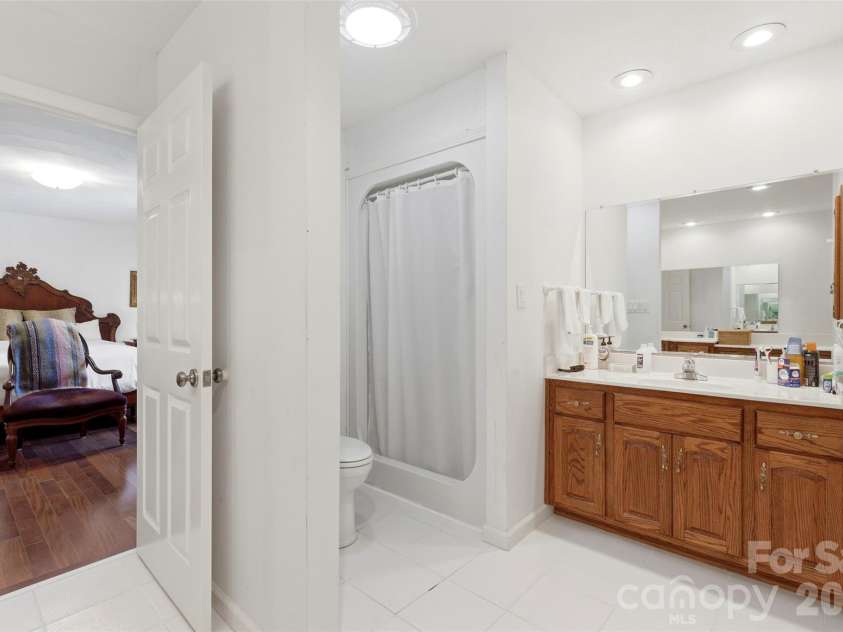 6181 Willowbottom Road, Hickory, NC 28602.  MLS# CAR4382562, YatesRealty ID 32755. 