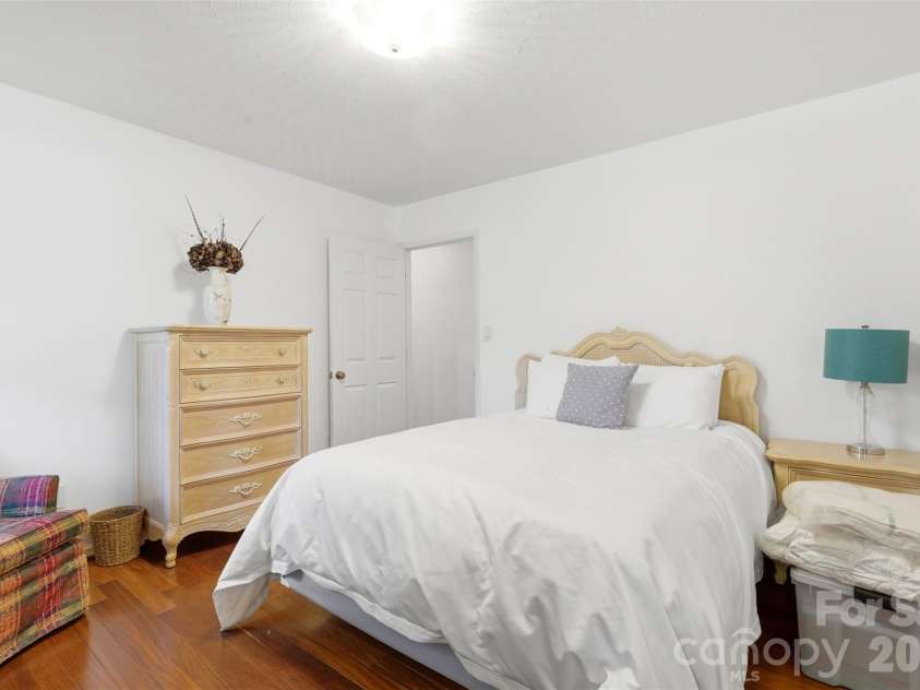 6181 Willowbottom Road, Hickory, NC 28602.  MLS# CAR4382562, YatesRealty ID 32755. 