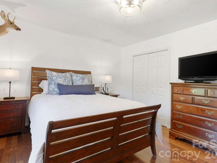 6181 Willowbottom Road, Hickory, NC 28602.  MLS# CAR4382562, YatesRealty ID 32755. 