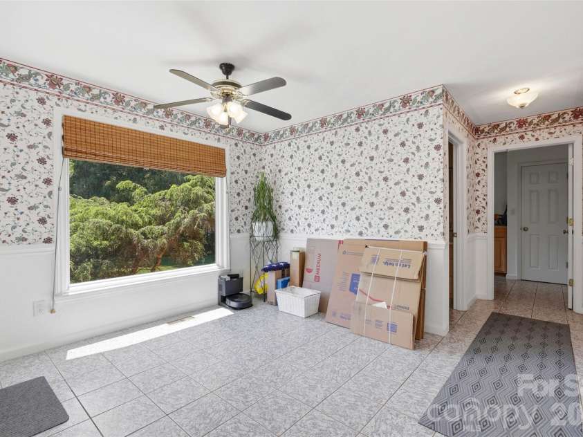 6181 Willowbottom Road, Hickory, NC 28602.  MLS# CAR4382562, YatesRealty ID 32755. Breakfast Room