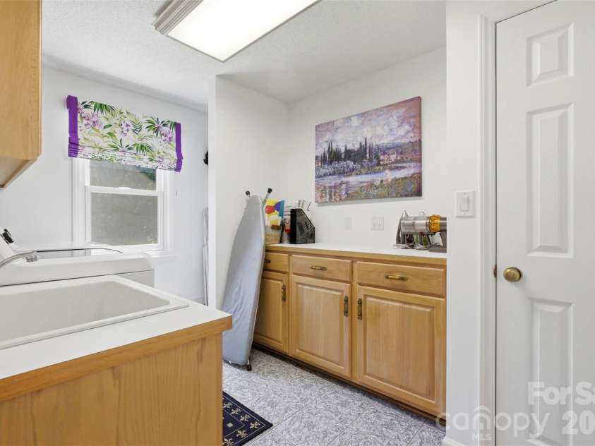 6181 Willowbottom Road, Hickory, NC 28602.  MLS# CAR4382562, YatesRealty ID 32755. Laundry