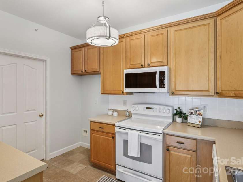 17111 Red Feather Drive, Charlotte, NC 28277.  MLS# CAR4285881, YatesRealty ID 32757. 
