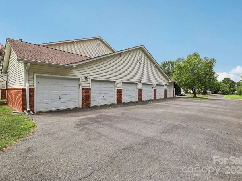 17111 Red Feather Drive, Charlotte, NC 28277.  MLS# CAR4285881, YatesRealty ID 32757. 