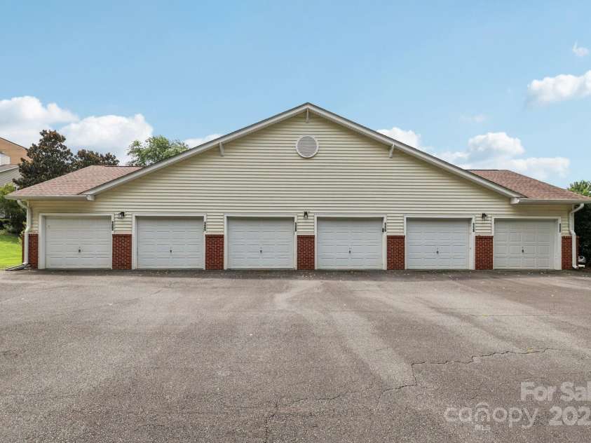 17111 Red Feather Drive, Charlotte, NC 28277.  MLS# CAR4285881, YatesRealty ID 32757. 