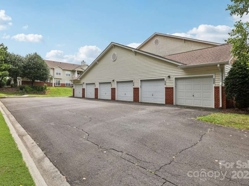 17111 Red Feather Drive, Charlotte, NC 28277.  MLS# CAR4285881, YatesRealty ID 32757. 