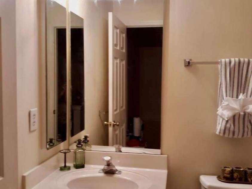 6025 Creft Circle, Indian Trail, NC 28079.  MLS# CAR4387929, YatesRealty ID 32758. Upstairs Hallway Full Bath.