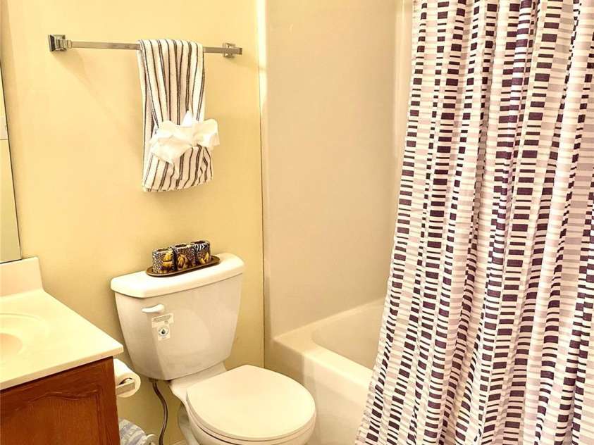 6025 Creft Circle, Indian Trail, NC 28079.  MLS# CAR4387929, YatesRealty ID 32758. Upstairs Hallway Full Bath.