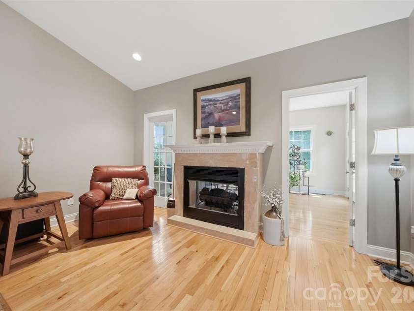 4305 Cottingham Drive, Hickory, NC 28602.  MLS# CAR4395524, YatesRealty ID 32759. 